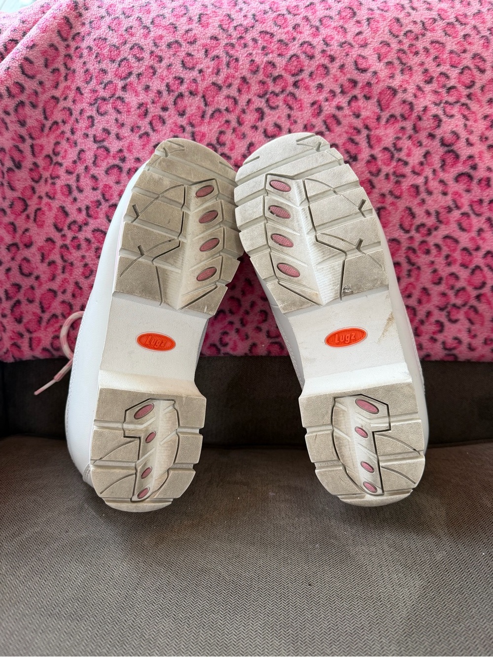 Early 2000’s Lugz White and Pink Casual Low-Top Sneakers - Picture 4 of 6